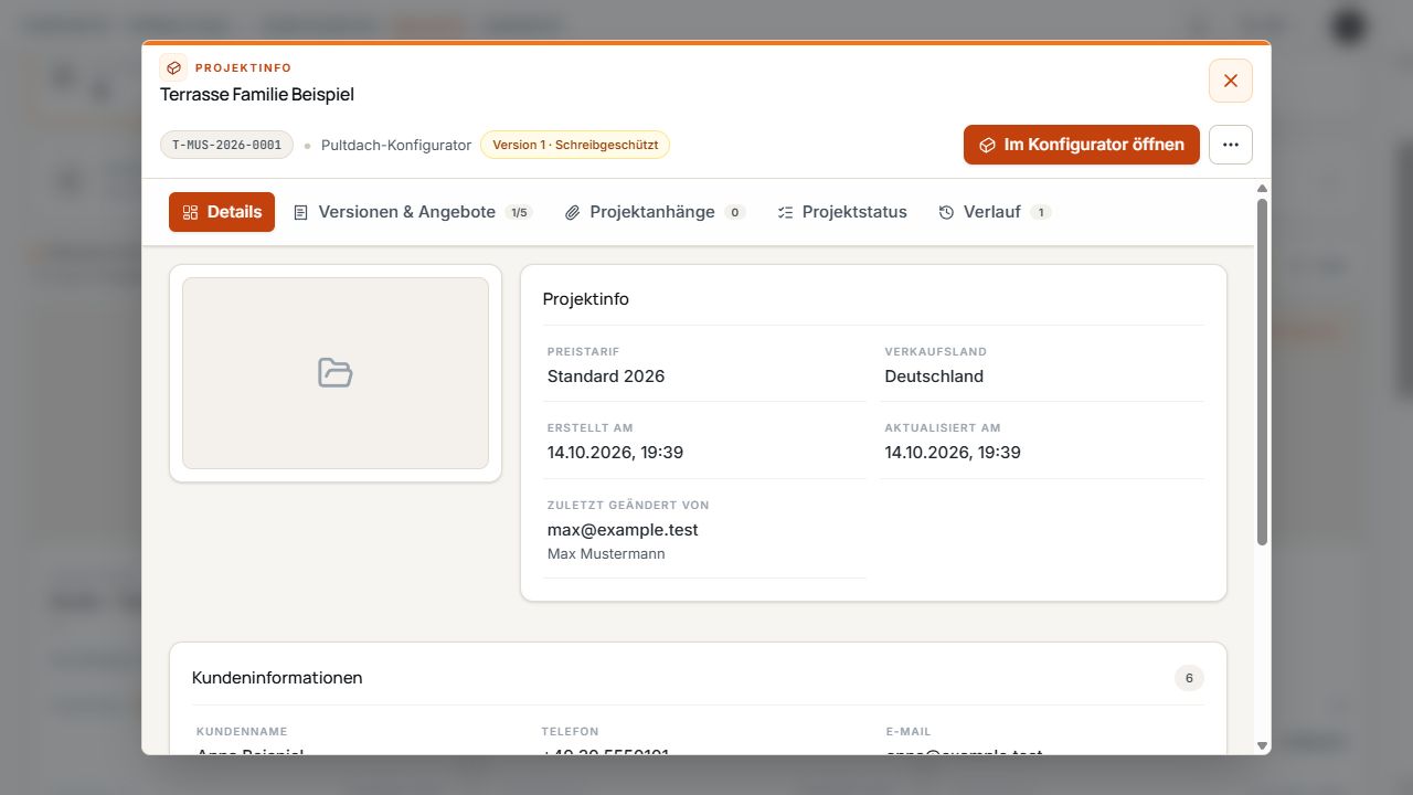 Projektinfo mit schreibgeschützter Versionskennung und Tabs für Details, Versionen, Anhänge, Projektstatus und Verlauf.